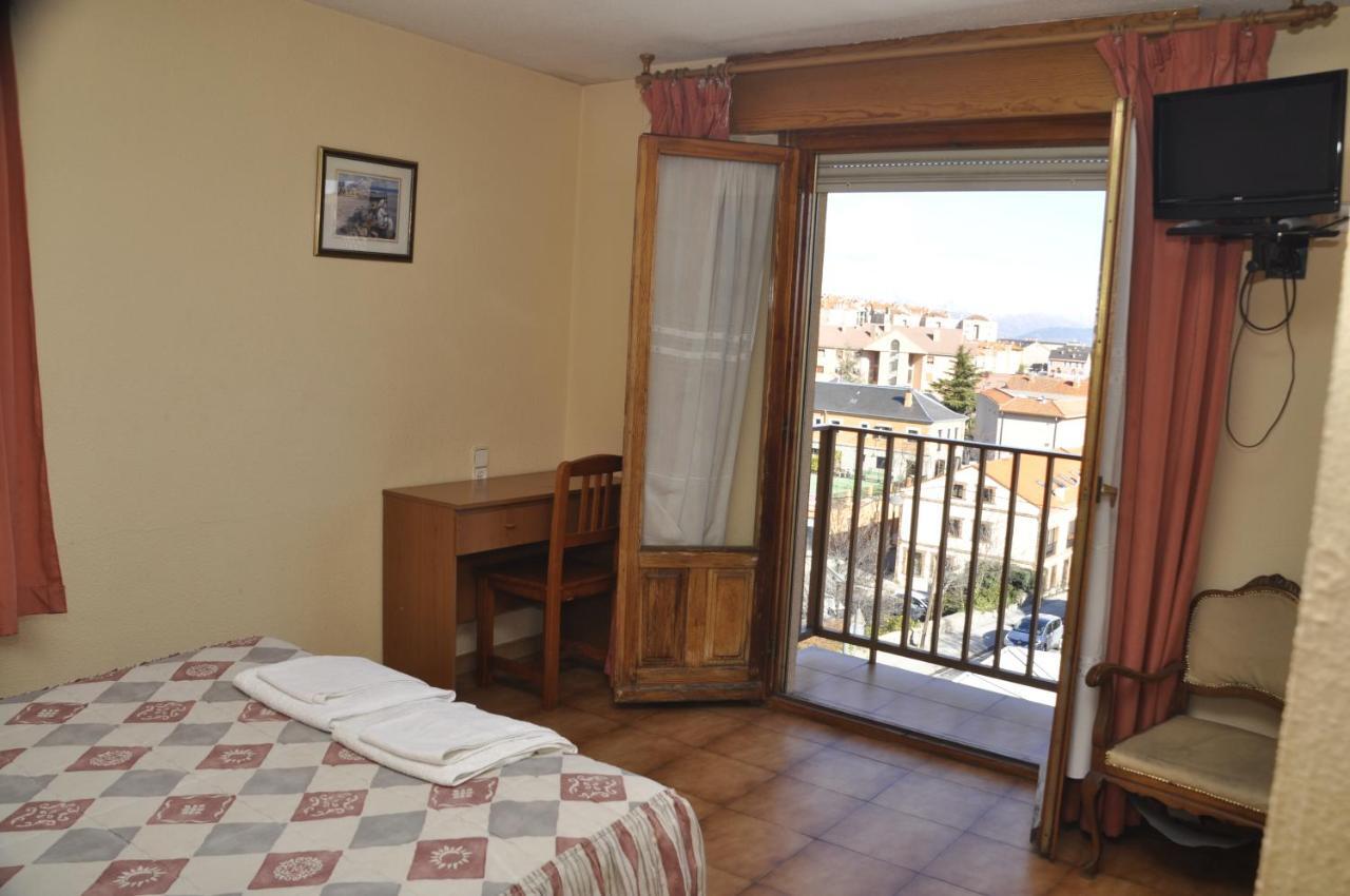 סן לורנסו דה אל אסקוריאל Hotel Tres Arcos חדר תמונה